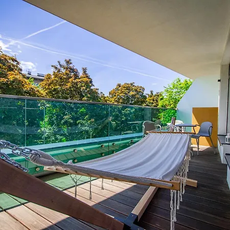 Family With 2 Bedrooms, Huge Balcony, Free Parking, 10 Minutes Walk To Main Square And Kazimierz District 아파트