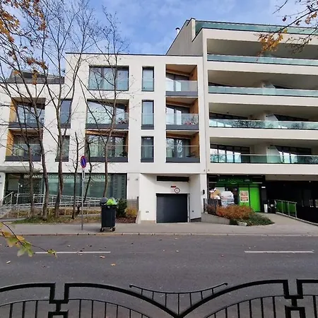Apartment Family With 2 Bedrooms, Huge Balcony, Free Parking, 10 Minutes Walk To Main Square And Kazimierz District Krakow
