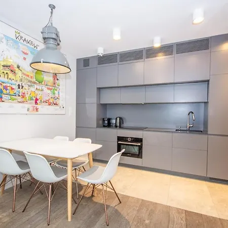 Family With 2 Bedrooms, Huge Balcony, Free Parking, 10 Minutes Walk To Main Square And Kazimierz District