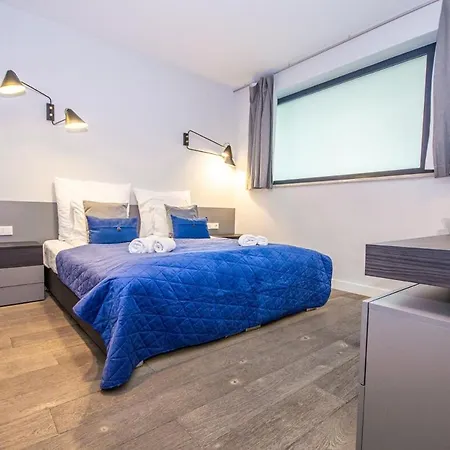 Family With 2 Bedrooms, Huge Balcony, Free Parking, 10 Minutes Walk To Main Square And Kazimierz District Apartment