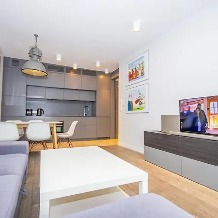 Family With 2 Bedrooms, Huge Balcony, Free Parking, 10 Minutes Walk To Main Square And Kazimierz District Apartment Krakow