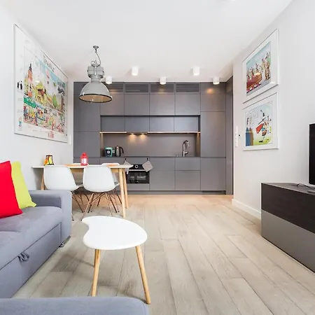 Family With 2 Bedrooms, Huge Balcony, Free Parking, 10 Minutes Walk To Main Square And Kazimierz District * Krakow