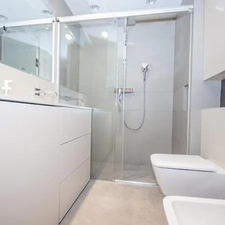 Apartment Family With 2 Bedrooms, Huge Balcony, Free Parking, 10 Minutes Walk To Main Square And Kazimierz District