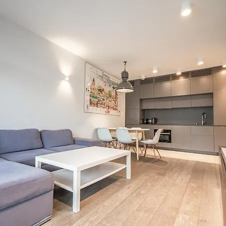 Family With 2 Bedrooms, Huge Balcony, Free Parking, 10 Minutes Walk To Main Square And Kazimierz District *