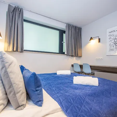 Family With 2 Bedrooms, Huge Balcony, Free Parking, 10 Minutes Walk To Main Square And Kazimierz District アパート